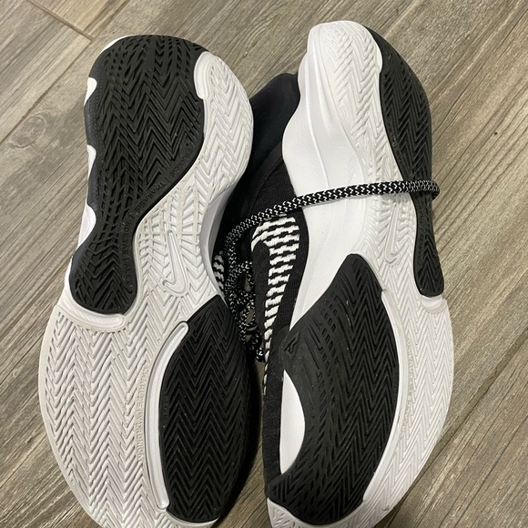 Size 11 basketball shoes, worn once - Picture 3 of 3